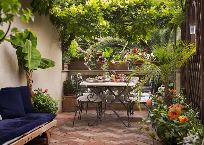 Episcopo Lipinsky Luxury