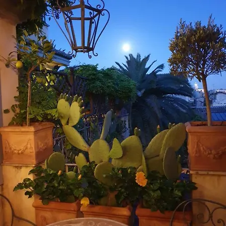 Episcopo Lipinsky Luxury