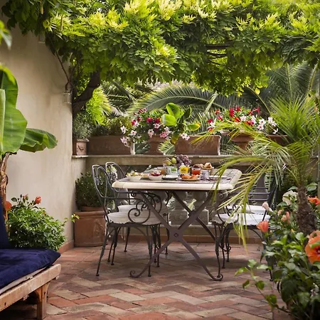 Episcopo Lipinsky Luxury